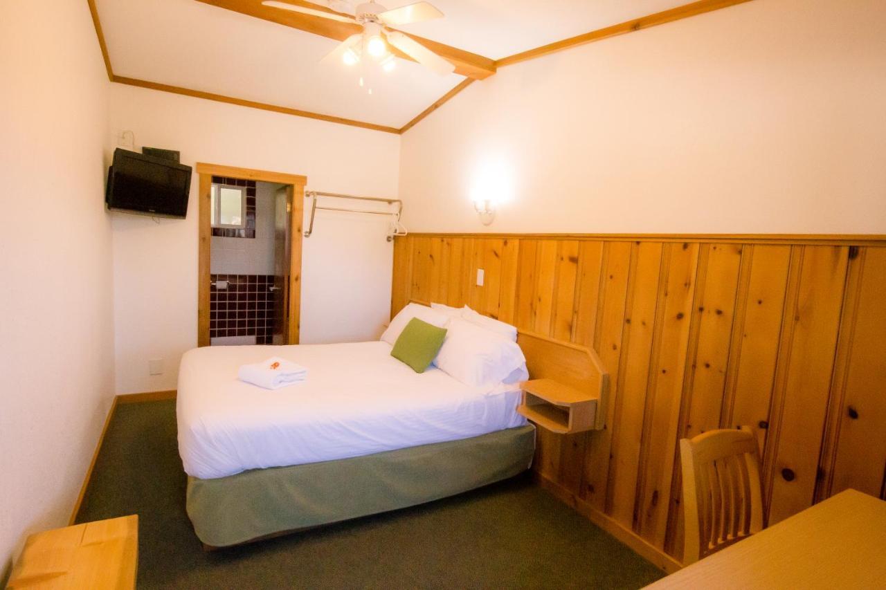 Gateway Motel Radium Hot Springs Eksteriør bilde
